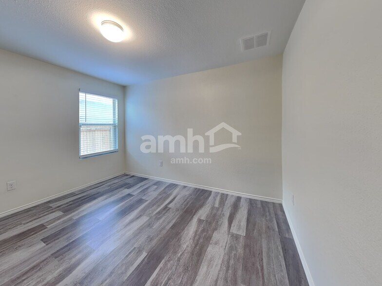 Building Photo - 5900 Bell Tower Ln