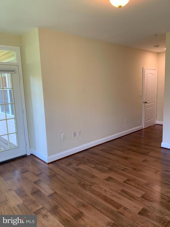Building Photo - 400 Symphony Cir