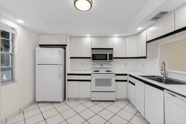 Building Photo - 3502 Bimini Ln