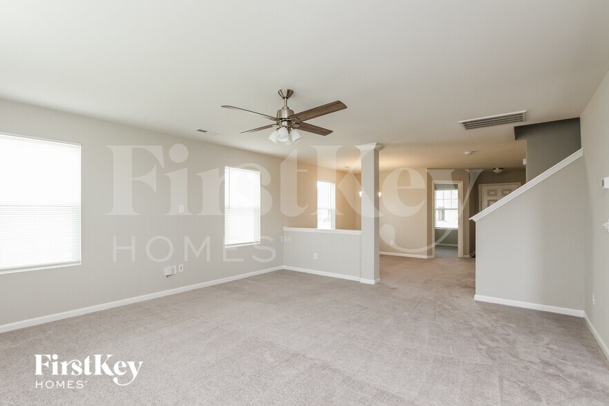 Building Photo - 167 Hidden Lakes Rd