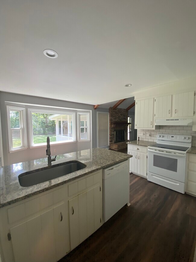 Kitchen - 1531 Wakendaw Rd