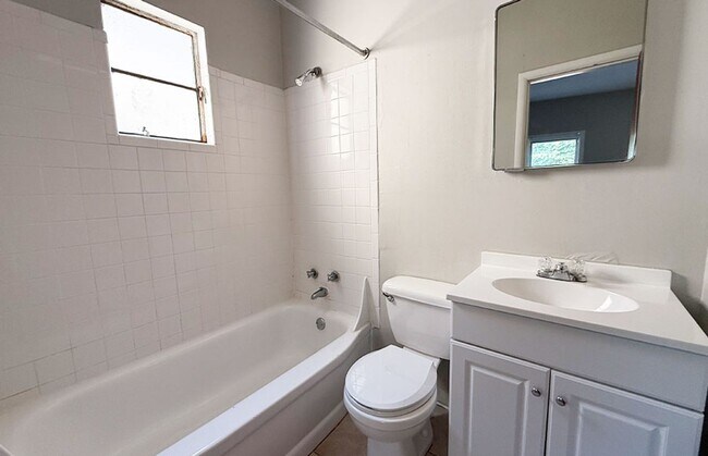 Interior Photo - Telford 3419