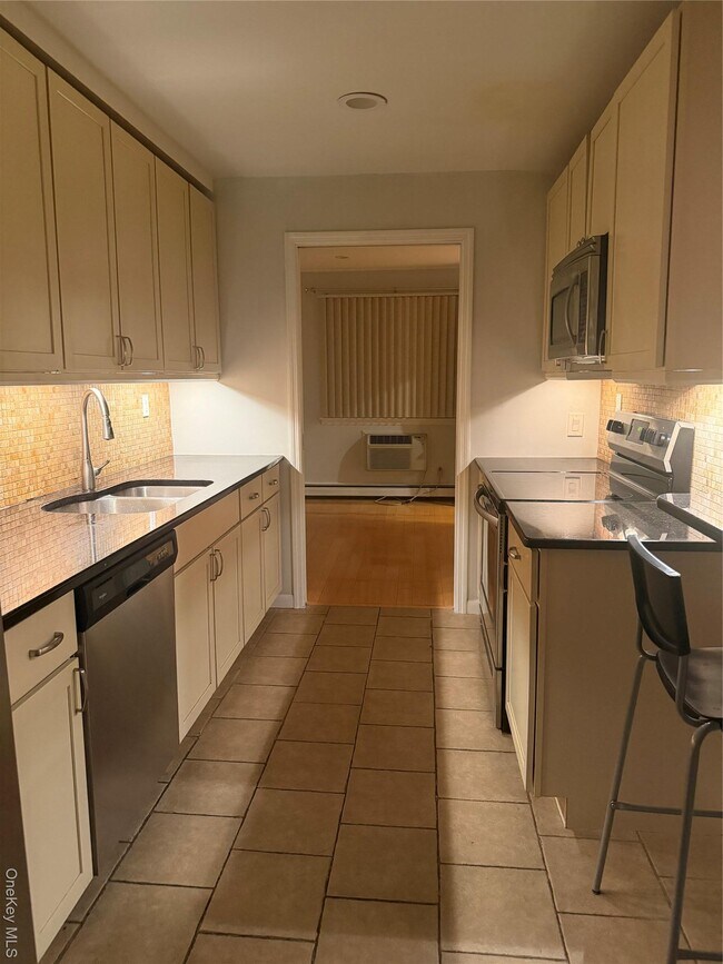 Building Photo - 508 Central Park Ave