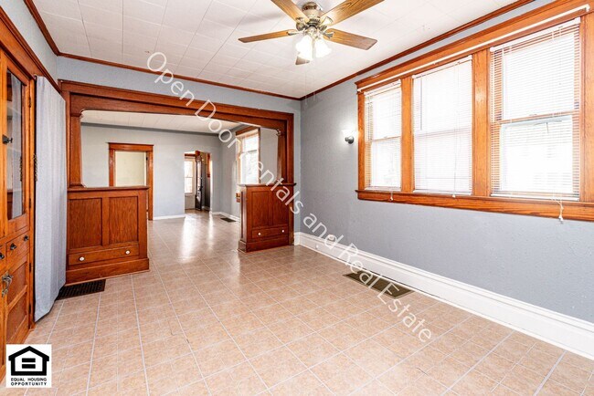 Building Photo - 928 Putnam St