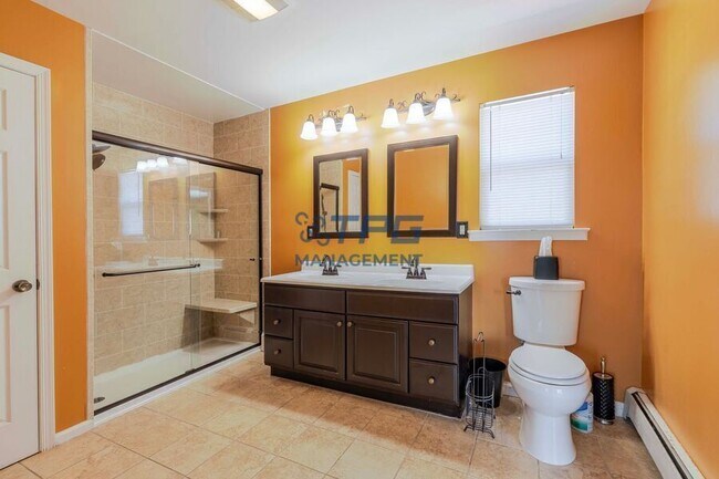 Building Photo - 8 Windsor Dr