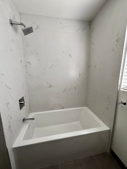 Building Photo - 969 W 25th St