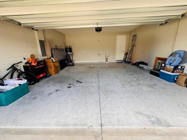 Building Photo - 2029 Carroll Ln