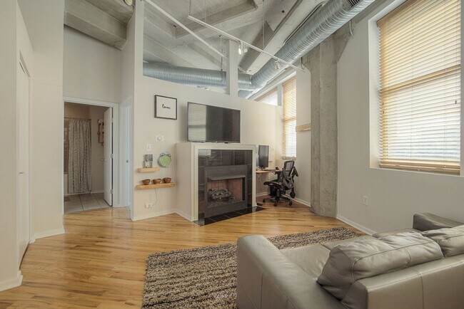 Building Photo - 2107 Grand Ave