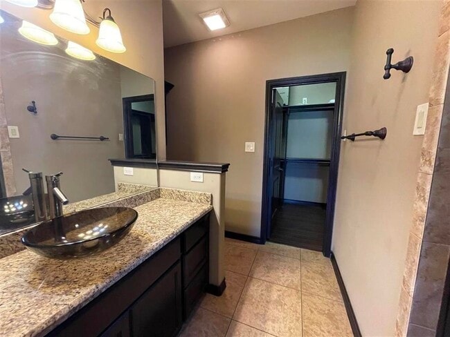 Building Photo - 3122 Rosco Dr