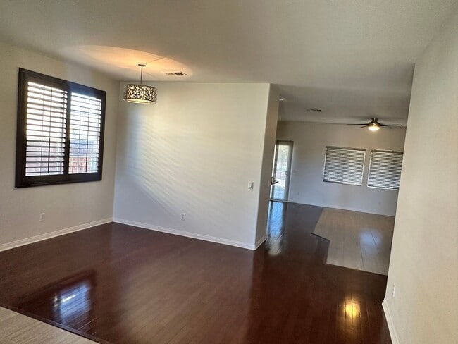 Building Photo - Beautiful 3bd/2ba Single Story with Primary Suite!