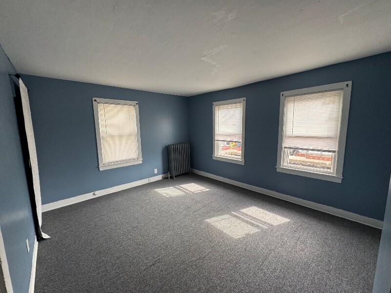 Building Photo - 106 E Pine St