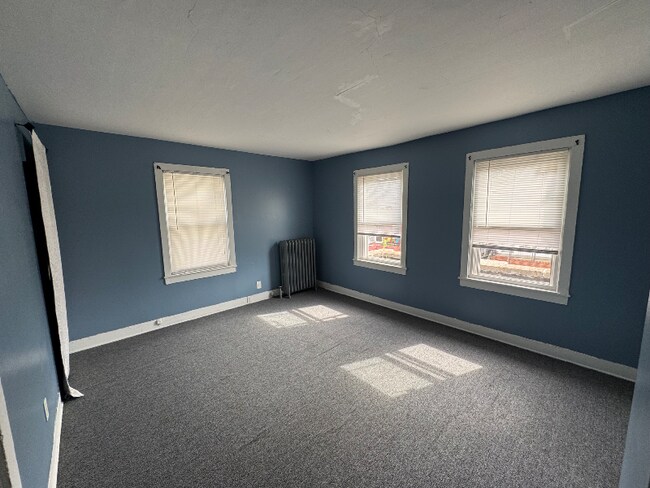 Building Photo - 106 E Pine St