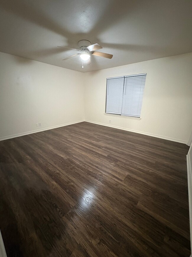 Building Photo - 5234 E Woodhaven Dr