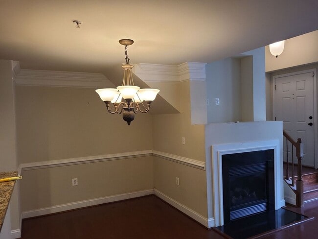Building Photo - Fantastic 2 Bed 2.5 Bath Interior Townhome...