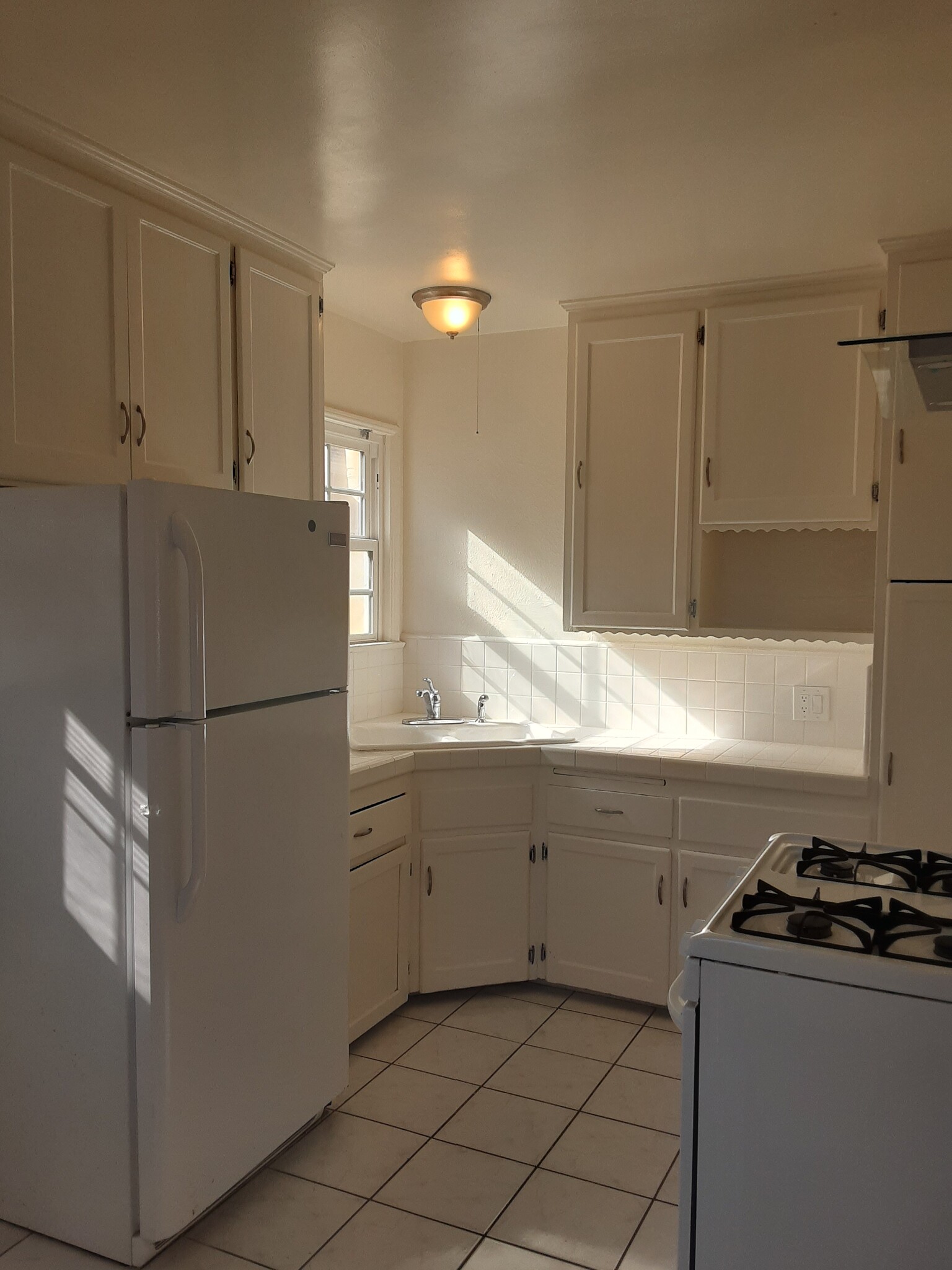 Kitchen - 10857 Jefferson Blvd