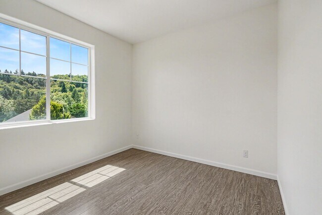 Building Photo - 3 bed, 2 bath home in West Salem's Brush College neighborhood