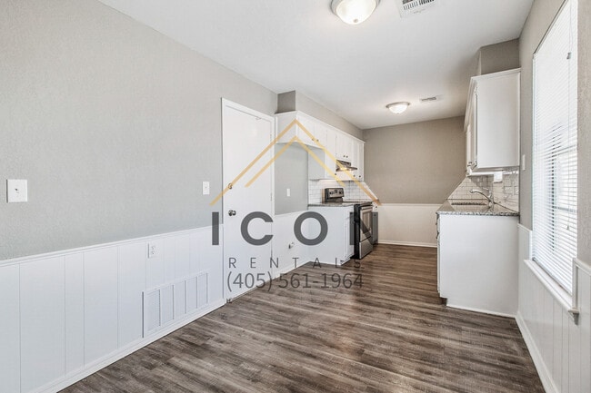 Building Photo - 1038 S Highland Dr