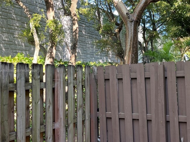 Building Photo - 1550 NE 33rd Ave