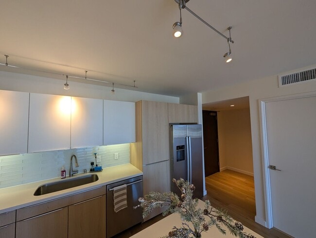 Building Photo - Sweeping Ocean Views at Symphony, 2 Bed, 2...