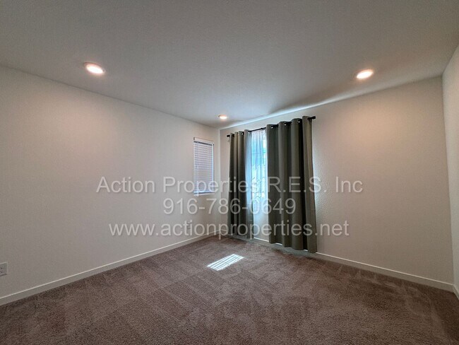 Building Photo - West Roseville - Gorgeous 3 Bed, 2.5 Bath Home - Close to Parks, Shopping, and Top Rated Schools!