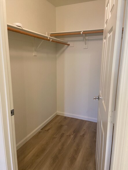 Primary Walk In Closet - 39 E Agate Ave