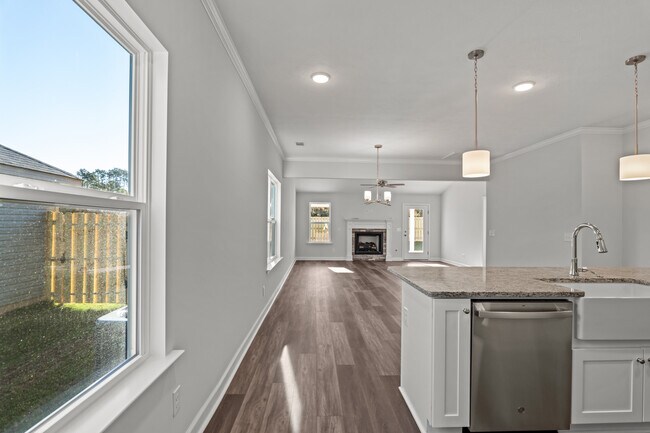 Building Photo - 8164-8164 Snelling Dr