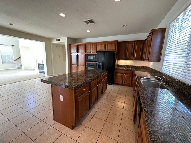 Building Photo - Beautiful 5 Bedroom, 3 Bath Mountain House...