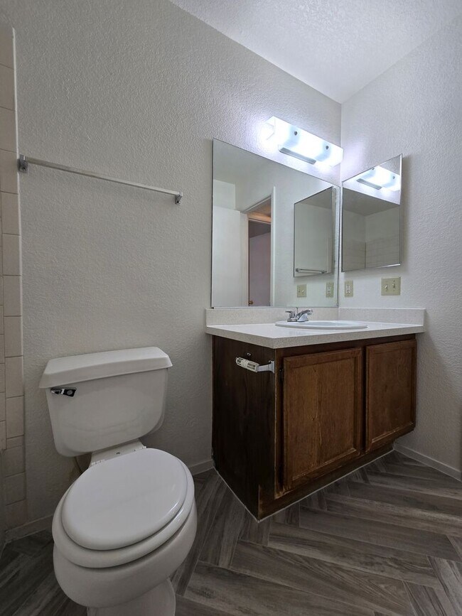 Building Photo - A Nicely Remodeled 2 Bedroom upstairs unit...