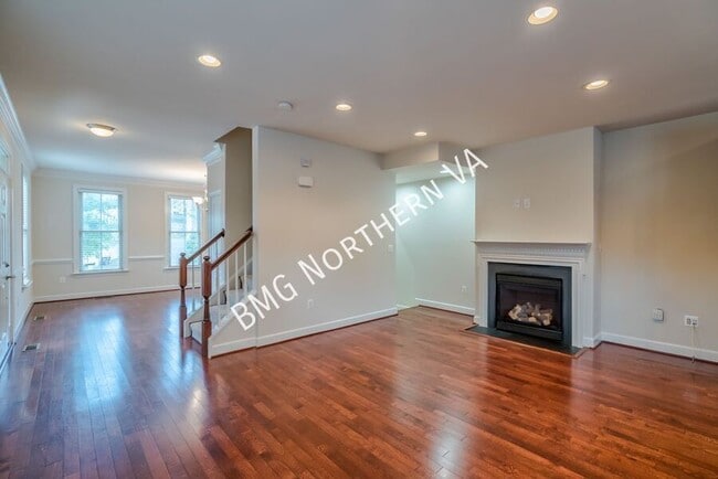Building Photo - 3316 S Kemper Rd