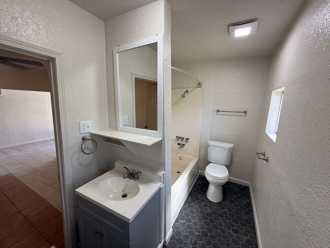 Building Photo - S. 4th Street