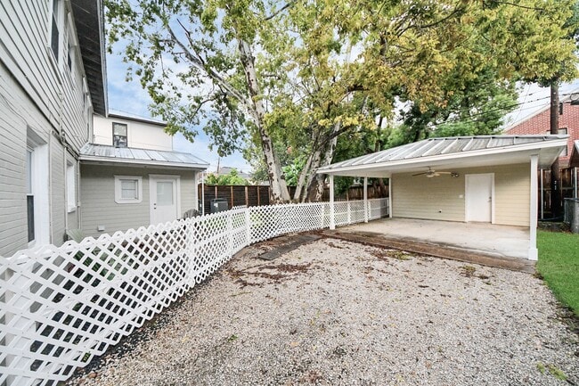 Building Photo - 2332 Sheridan St