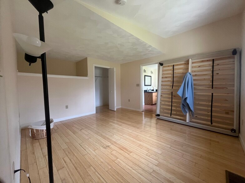 Building Photo - 3A Robinson Dr