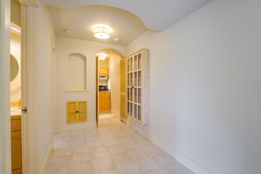 Building Photo - 404 Torres St