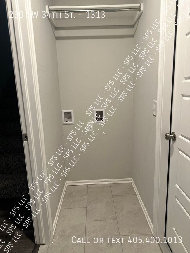 Building Photo - 230 SW 34th St