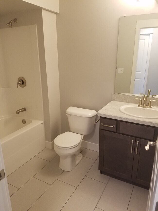 Building Photo - 3052 Golden Acres Dr