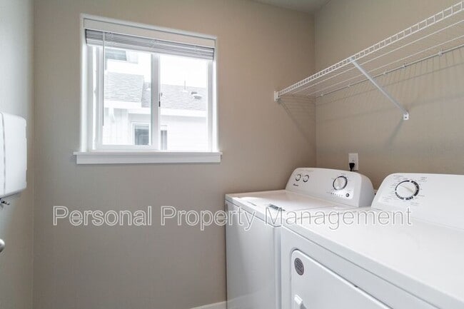 Building Photo - 4803 NE 37th Ct