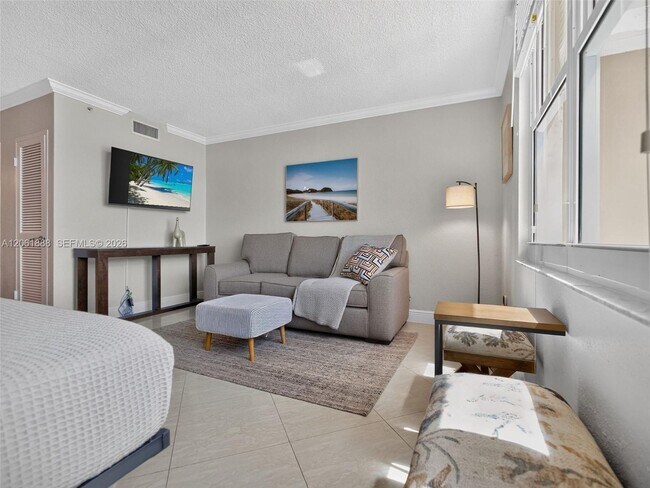 Building Photo - 2501 S Ocean Dr