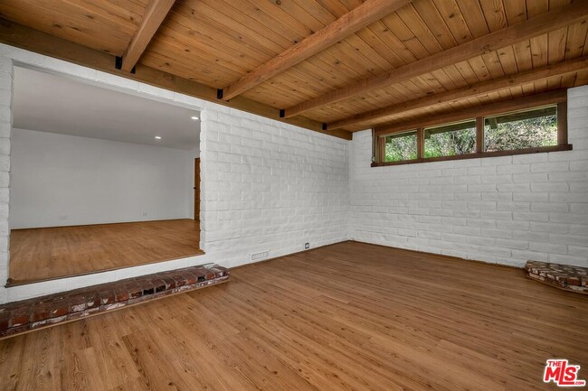 Building Photo - 535 Crater Camp Dr