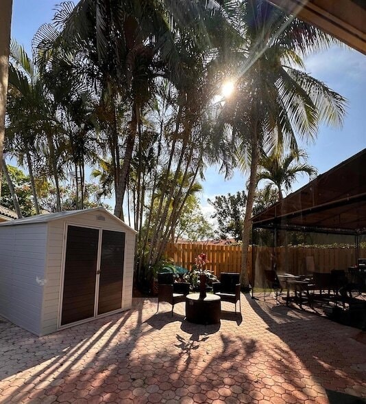 Building Photo - 1728 Shoreside Cir