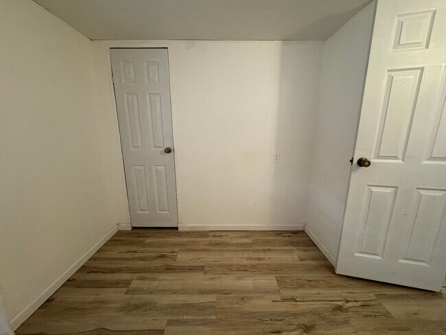 Building Photo - 2BR Mobile Unfurnished recent remodel/Refr...