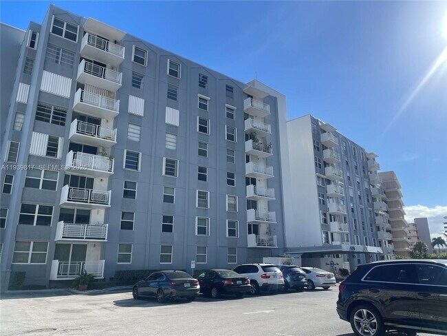 Building Photo - 430 Golden Isles Dr