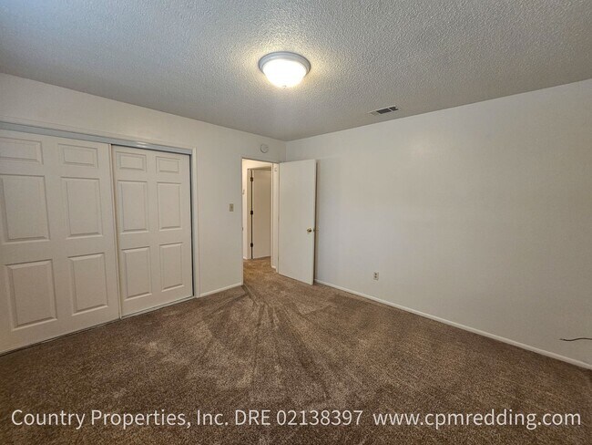 Building Photo - Spacious 3-Bedroom 2-Bathroom Home in Mary Lake Subdivision Available Now!