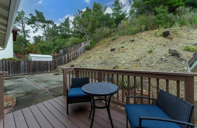 Building Photo - 7684 Surrey Ln