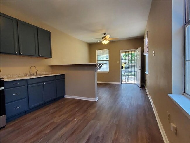 Building Photo - 1703 Clouet St