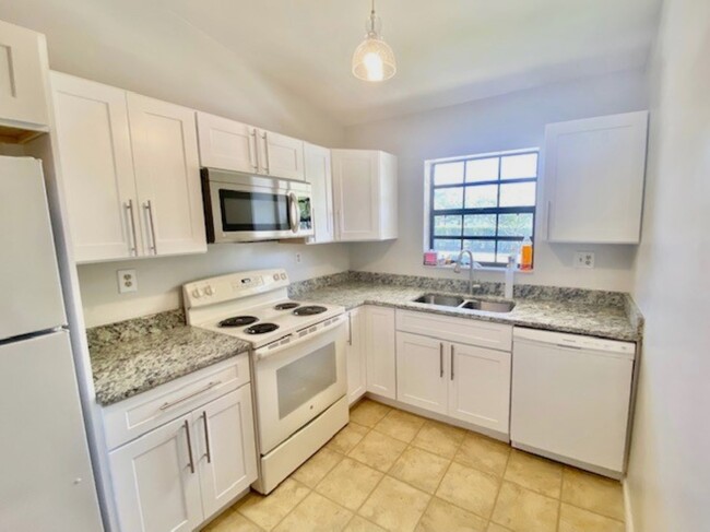 Kitchen - 2900 Olivewood Terrace