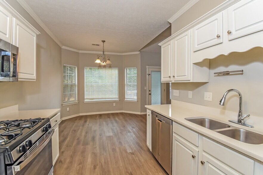 Building Photo - 3615 Clubside Walk