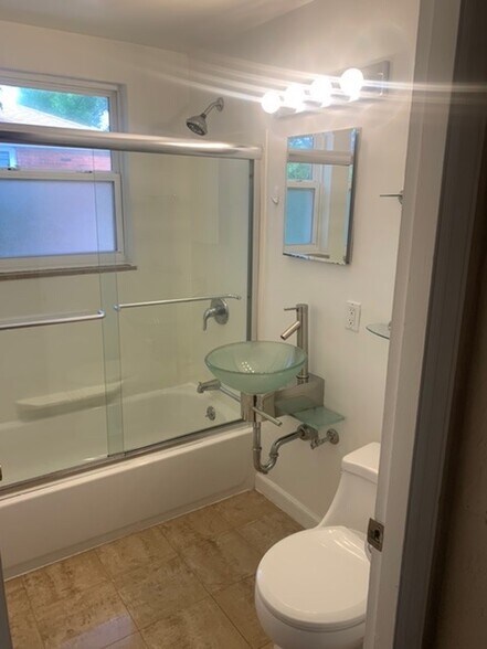 Building Photo - 4385 Coleridge St