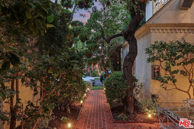 Building Photo - 9677 Charleville Blvd