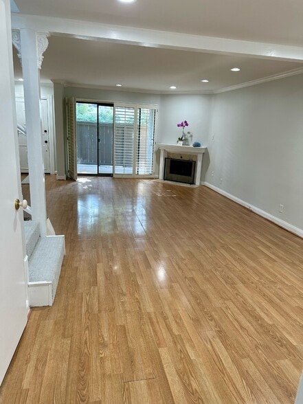 Living Room - 638 Wilcox Ave