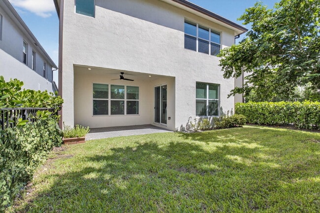 Building Photo - 4320 Buttonwood Dr